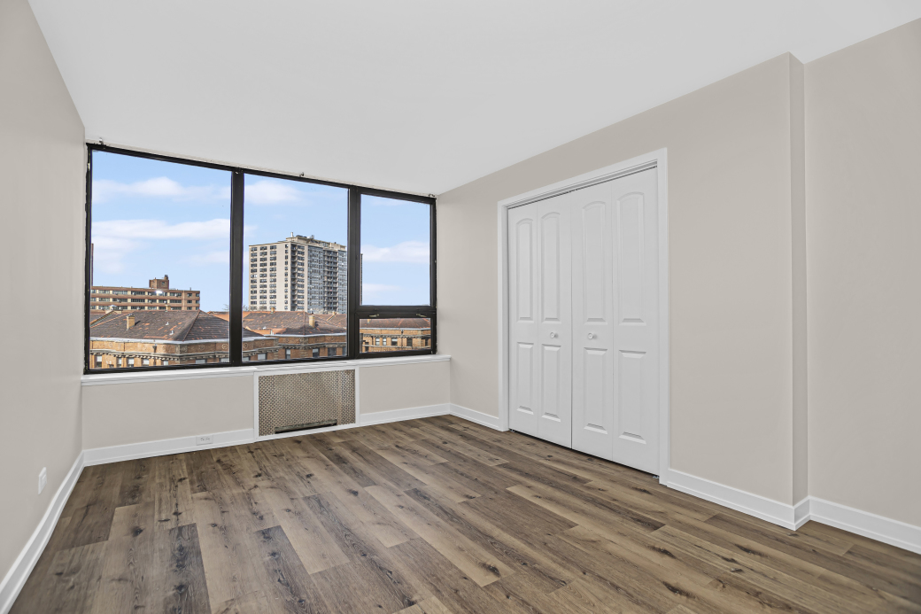 3930 N PINE GROVE Avenue Unit: 709