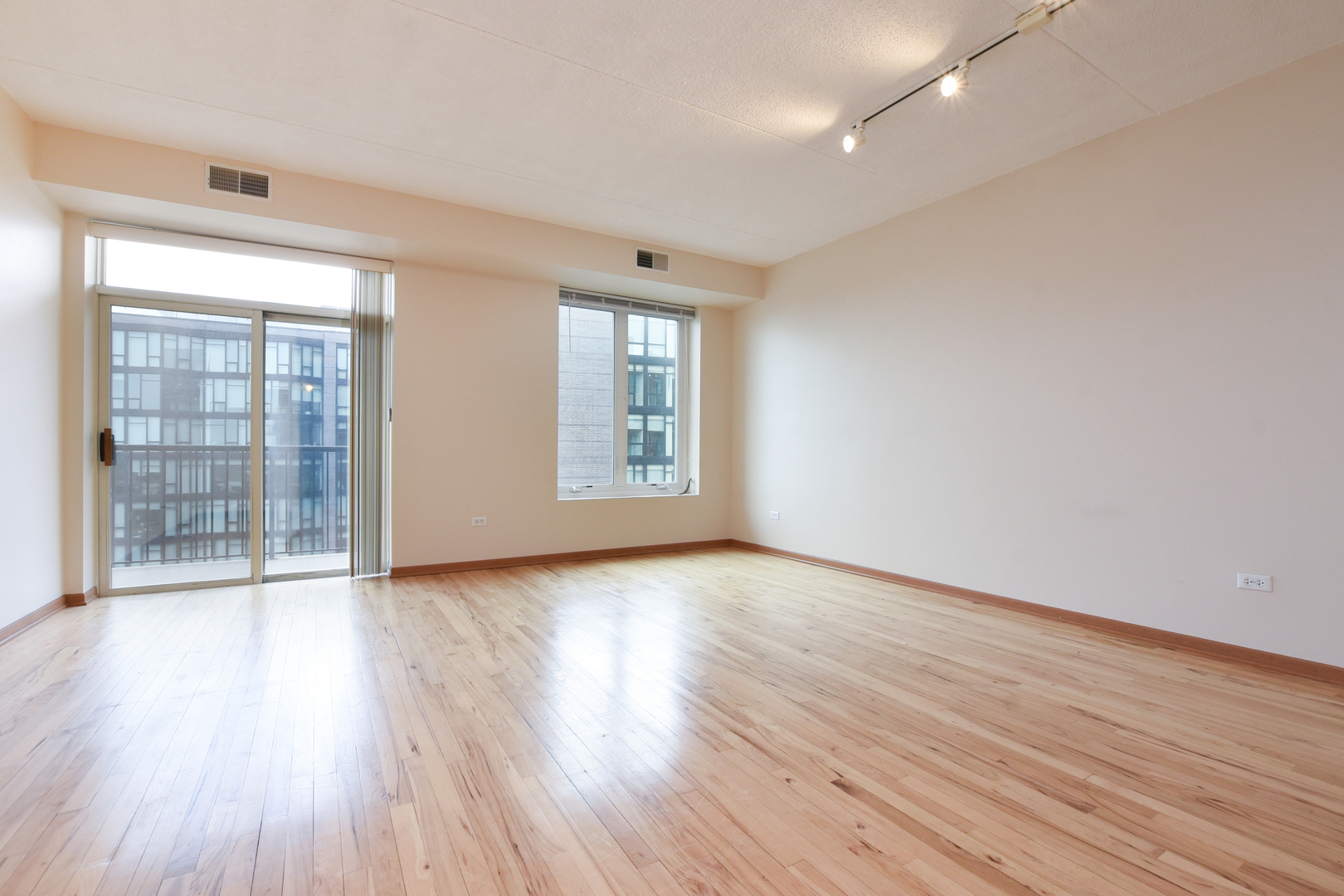 515 Main Street Unit: 707