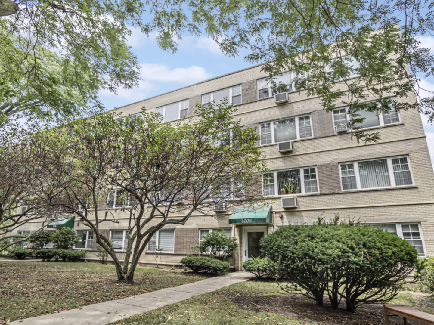 1005 Madison Street Unit: 404