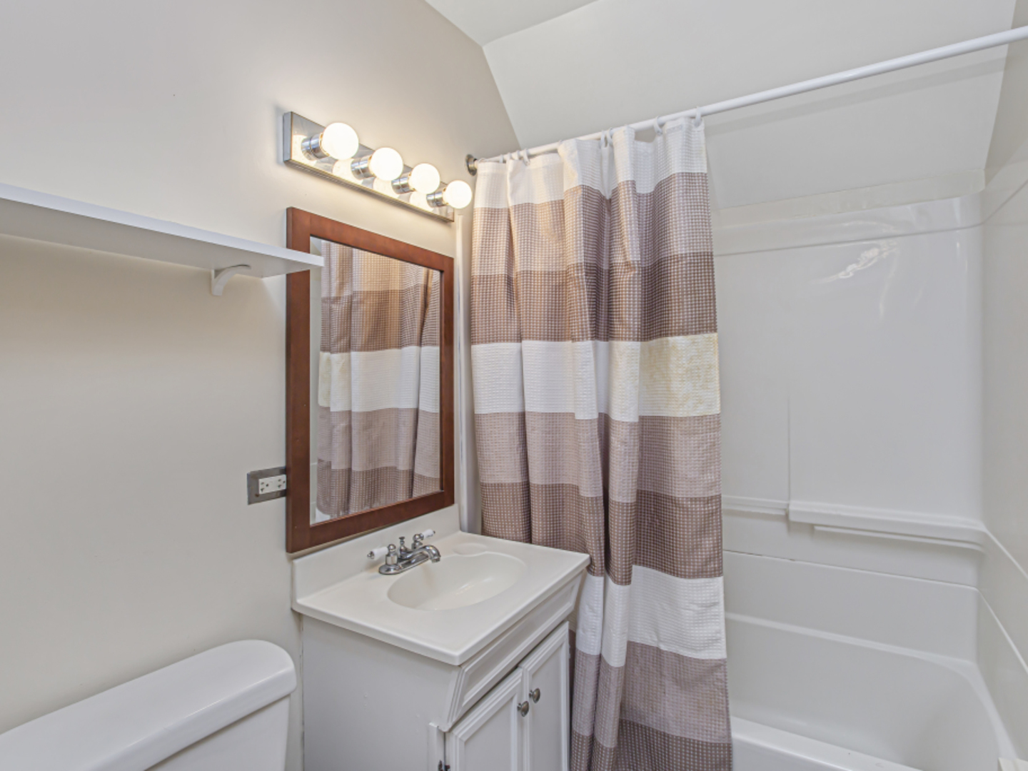 1015 Madison Street Unit: 402