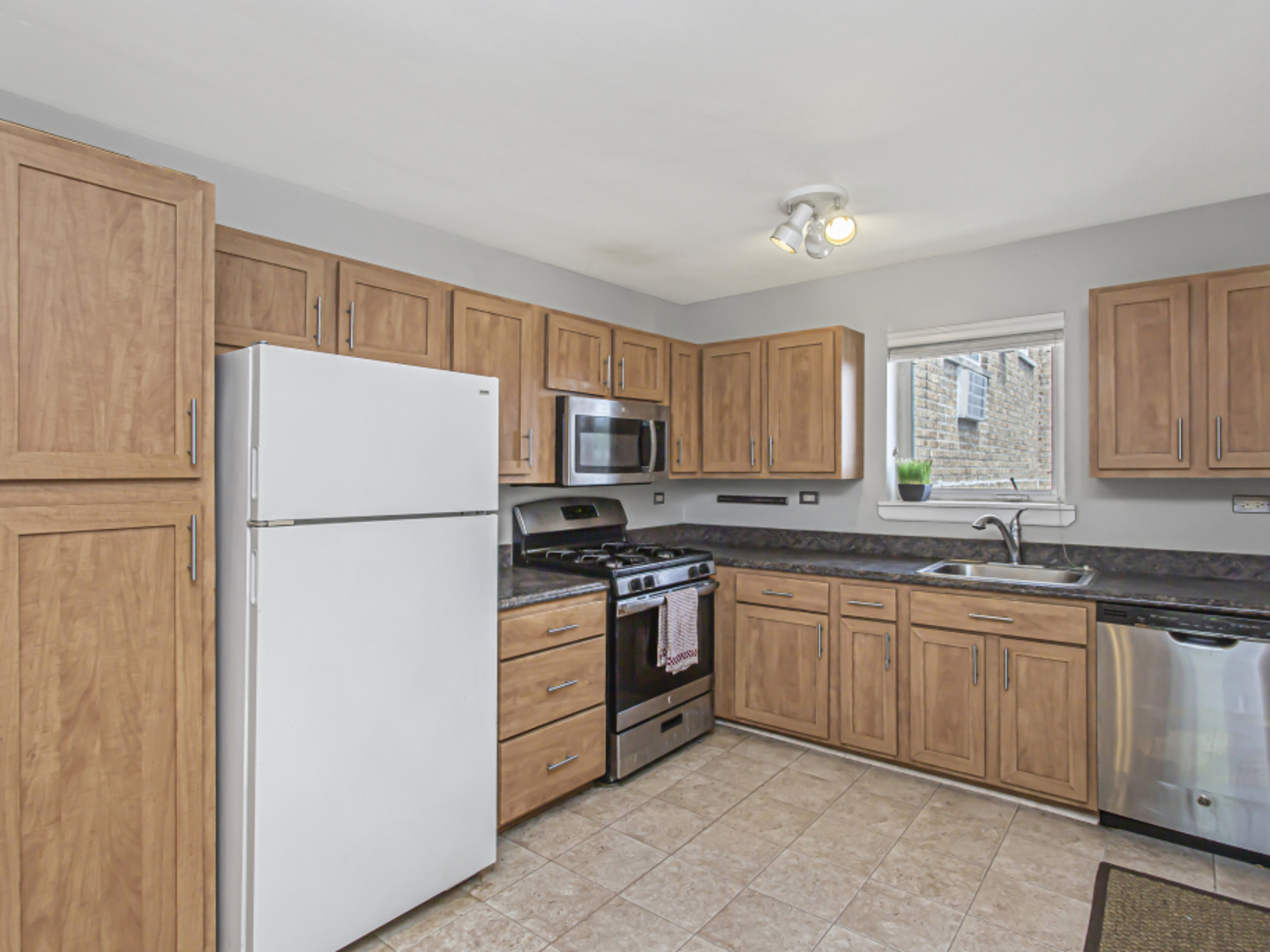 1015 Madison Street Unit: 402