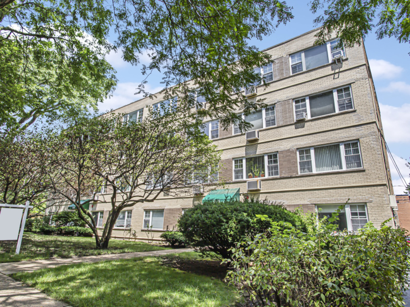 1015 Madison Street Unit: 402