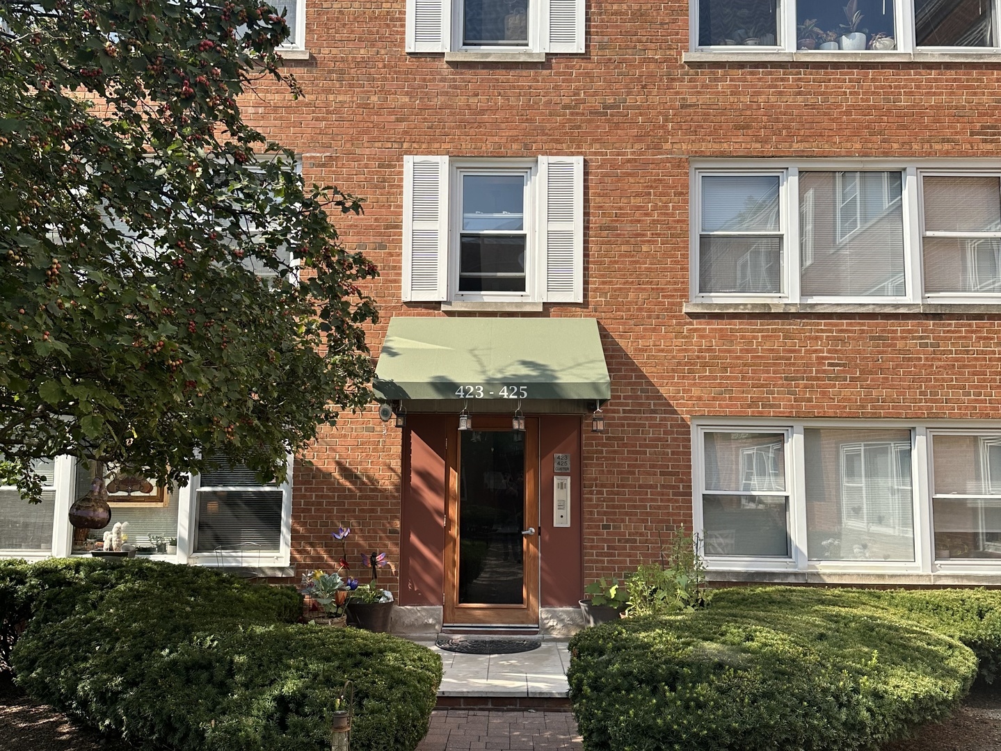 423 N Custer Avenue Unit: 3