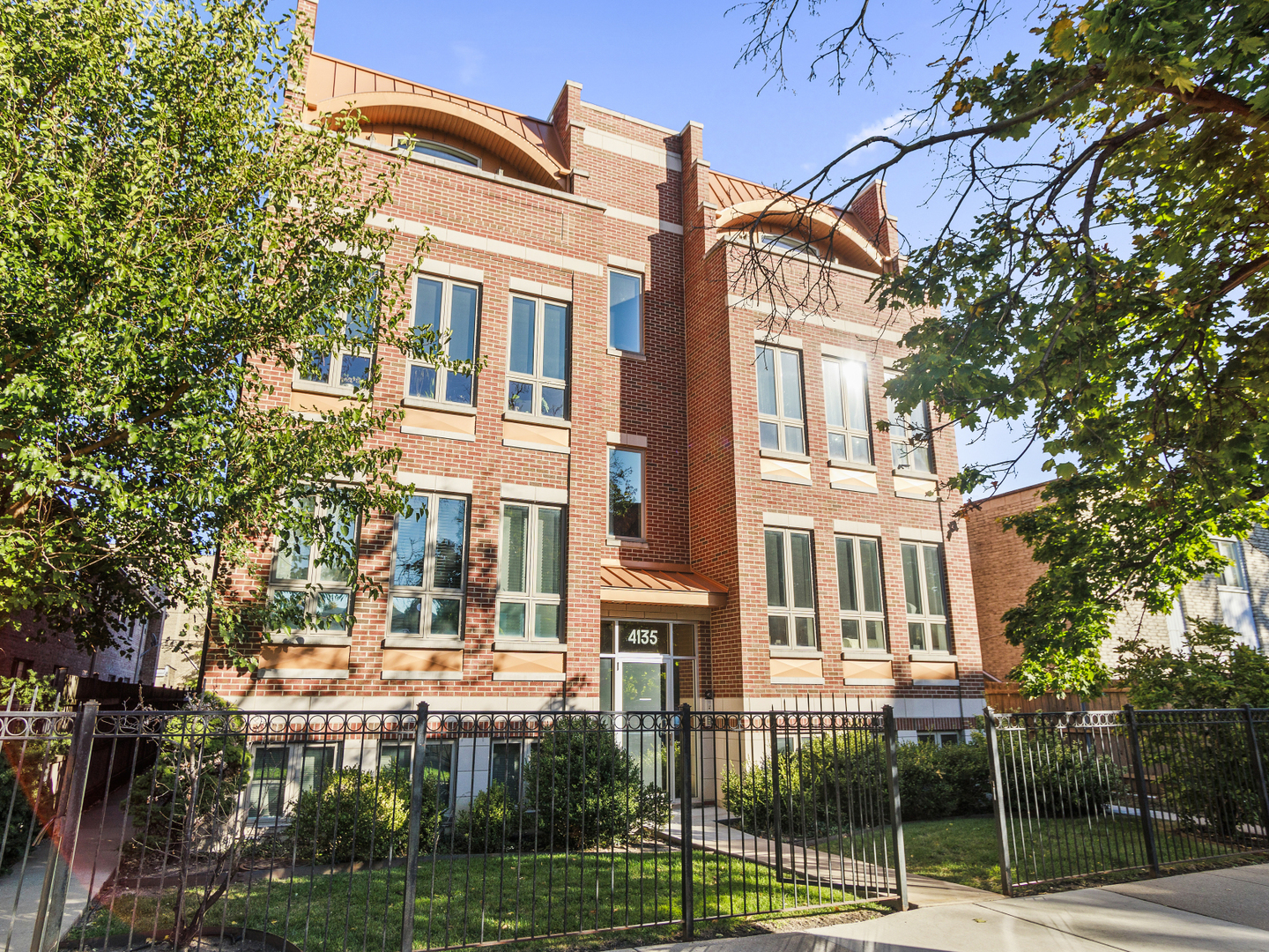 4135 N Kedvale Avenue Unit: 402
