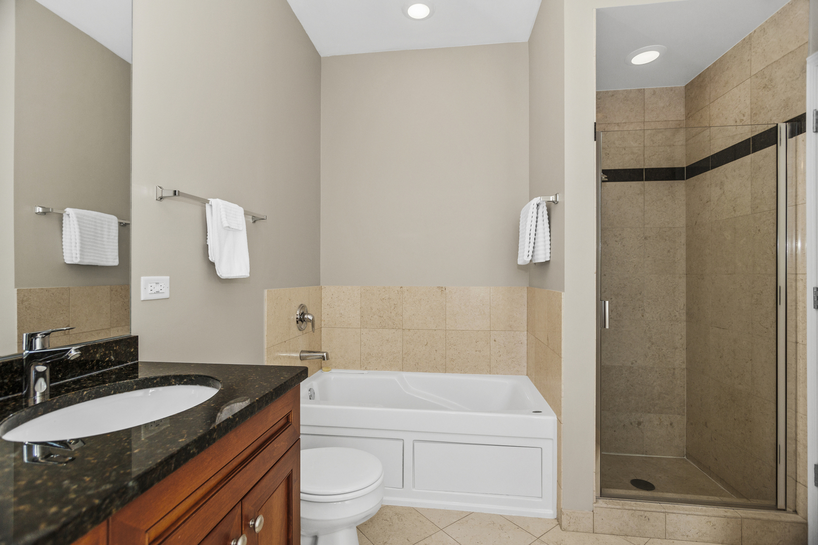 4135 N Kedvale Avenue Unit: 402