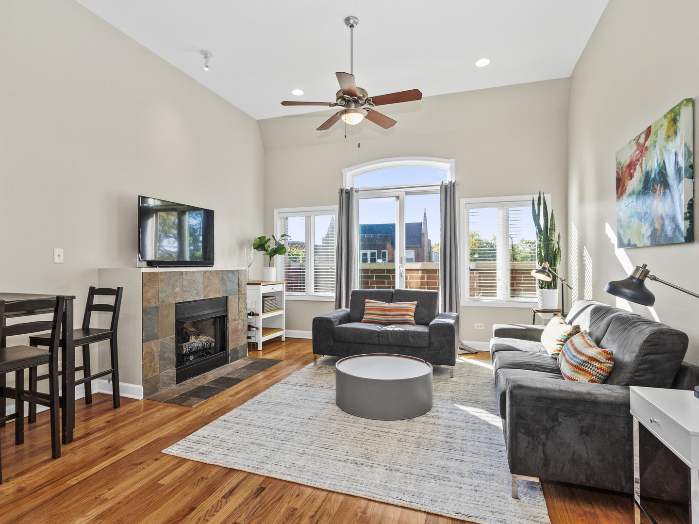 4135 N Kedvale Avenue Unit: 402