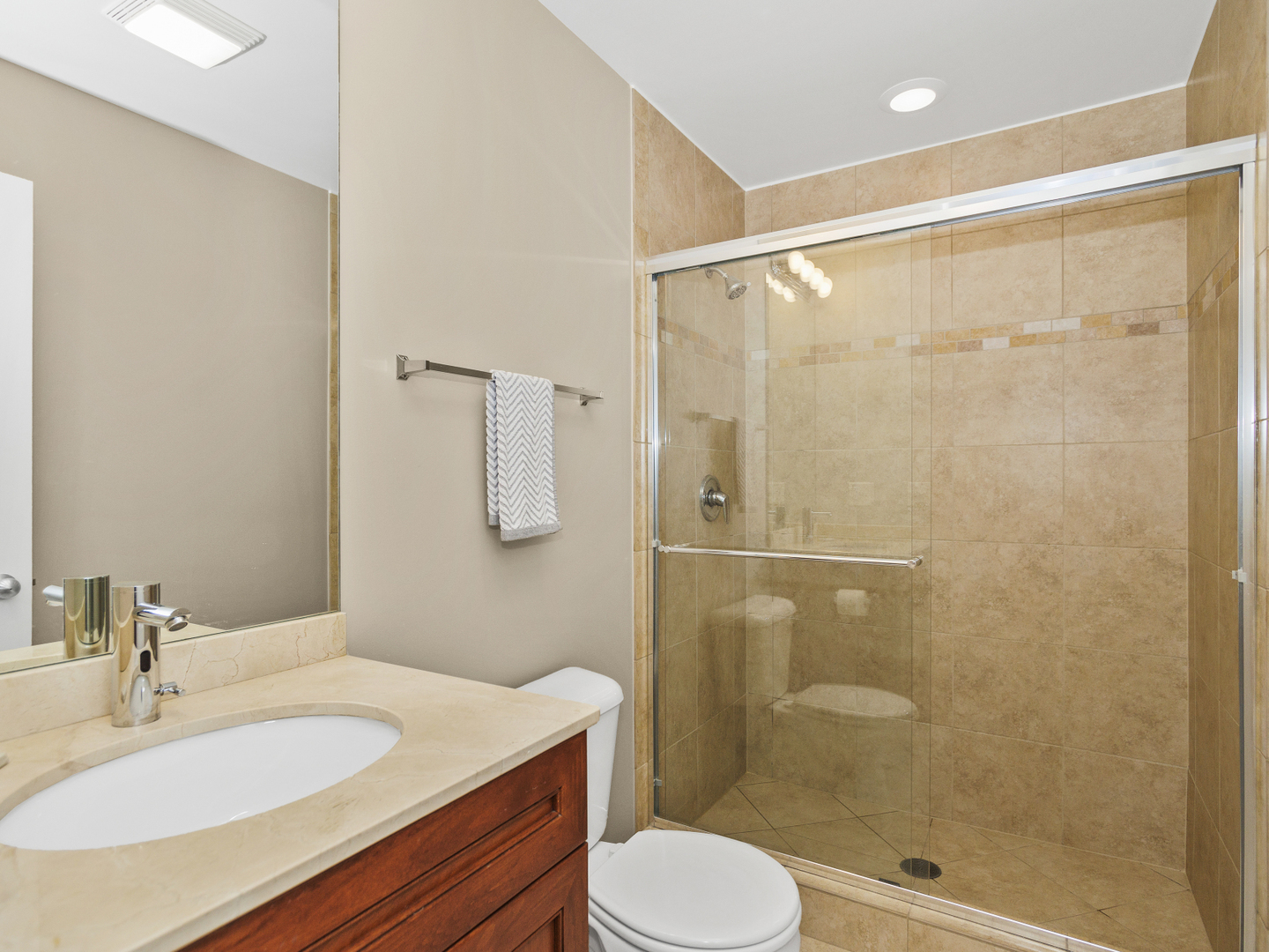 4135 N Kedvale Avenue Unit: 402