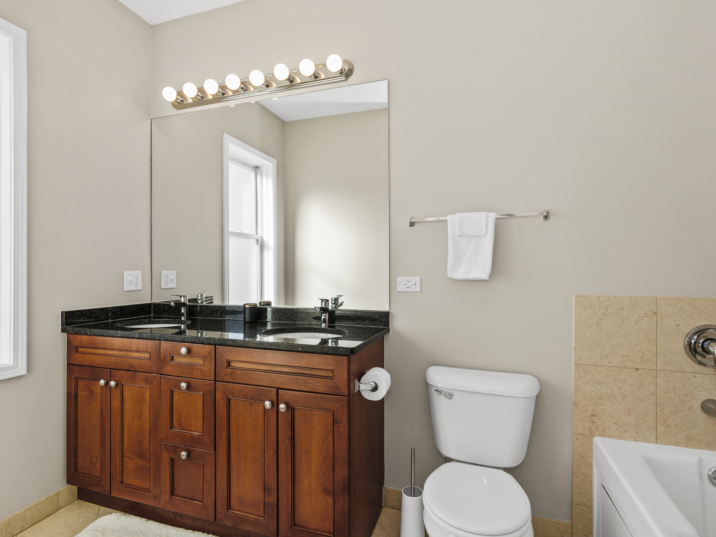 4135 N Kedvale Avenue Unit: 402