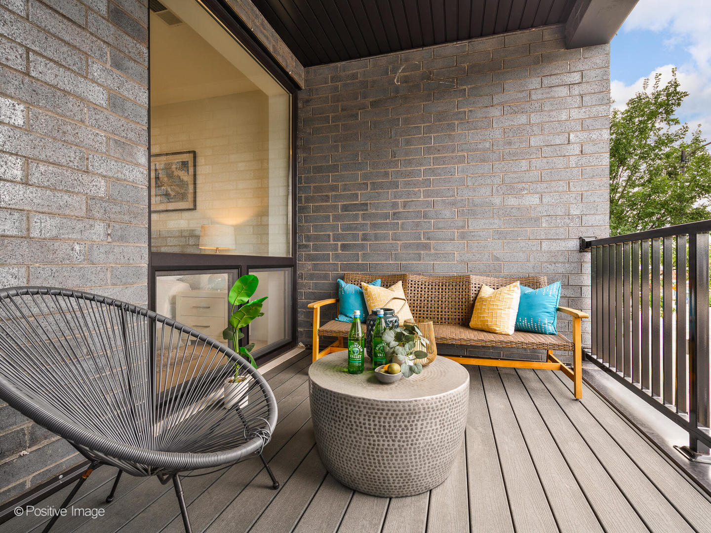 2354 W Farragut Avenue Unit: PH-402