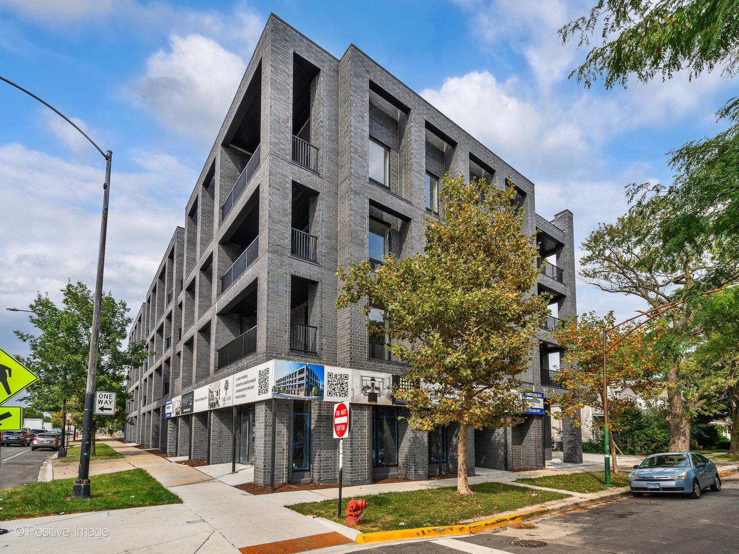 2354 W Farragut Avenue Unit: PH-402