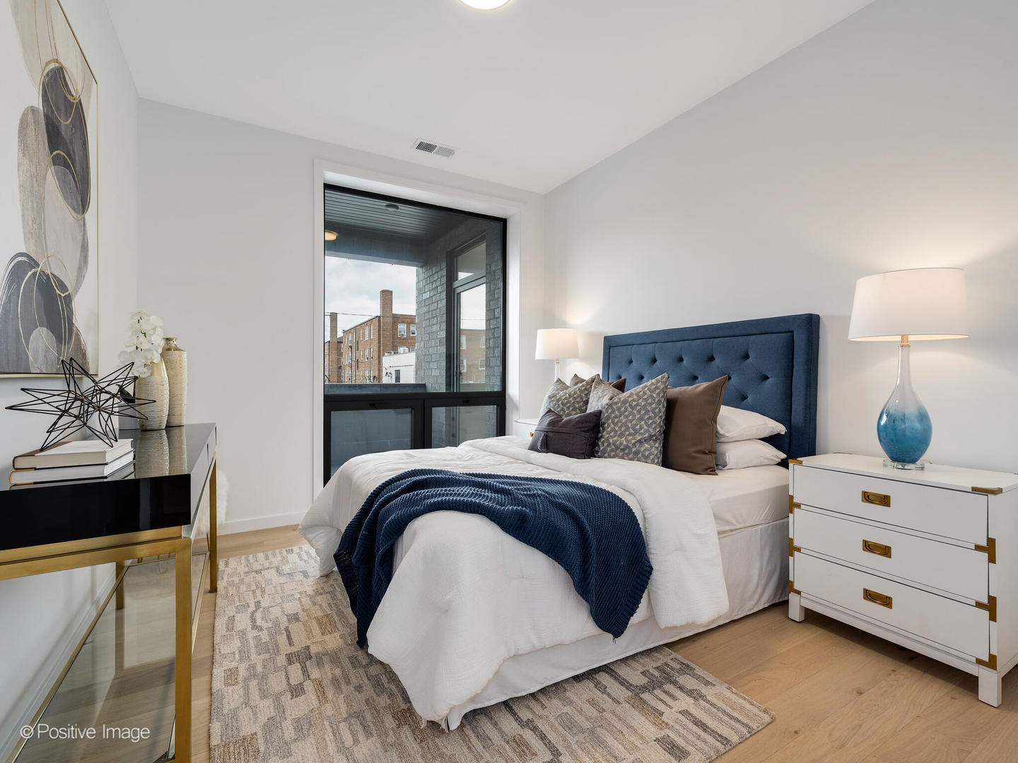 2354 W Farragut Avenue Unit: PH-402