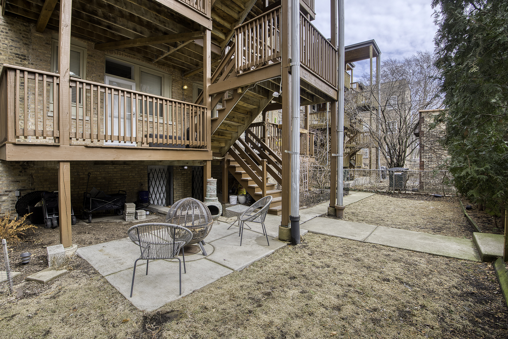 1325 W Albion Avenue Unit: 3