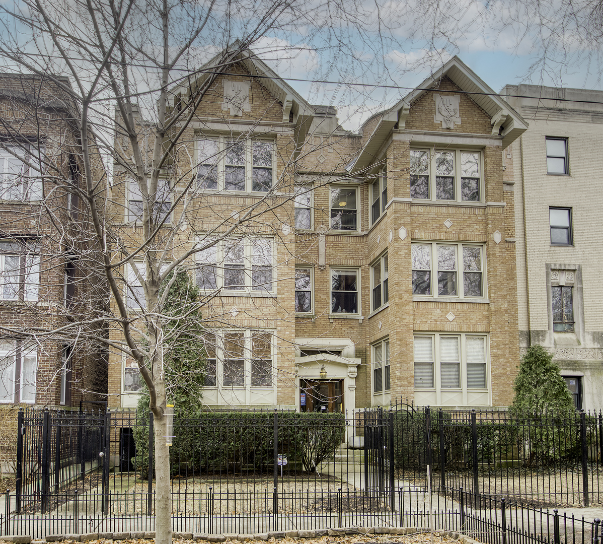 1325 W Albion Avenue Unit: 3