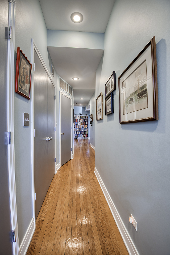 1325 W Albion Avenue Unit: 3