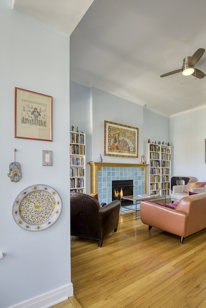 1325 W Albion Avenue Unit: 3