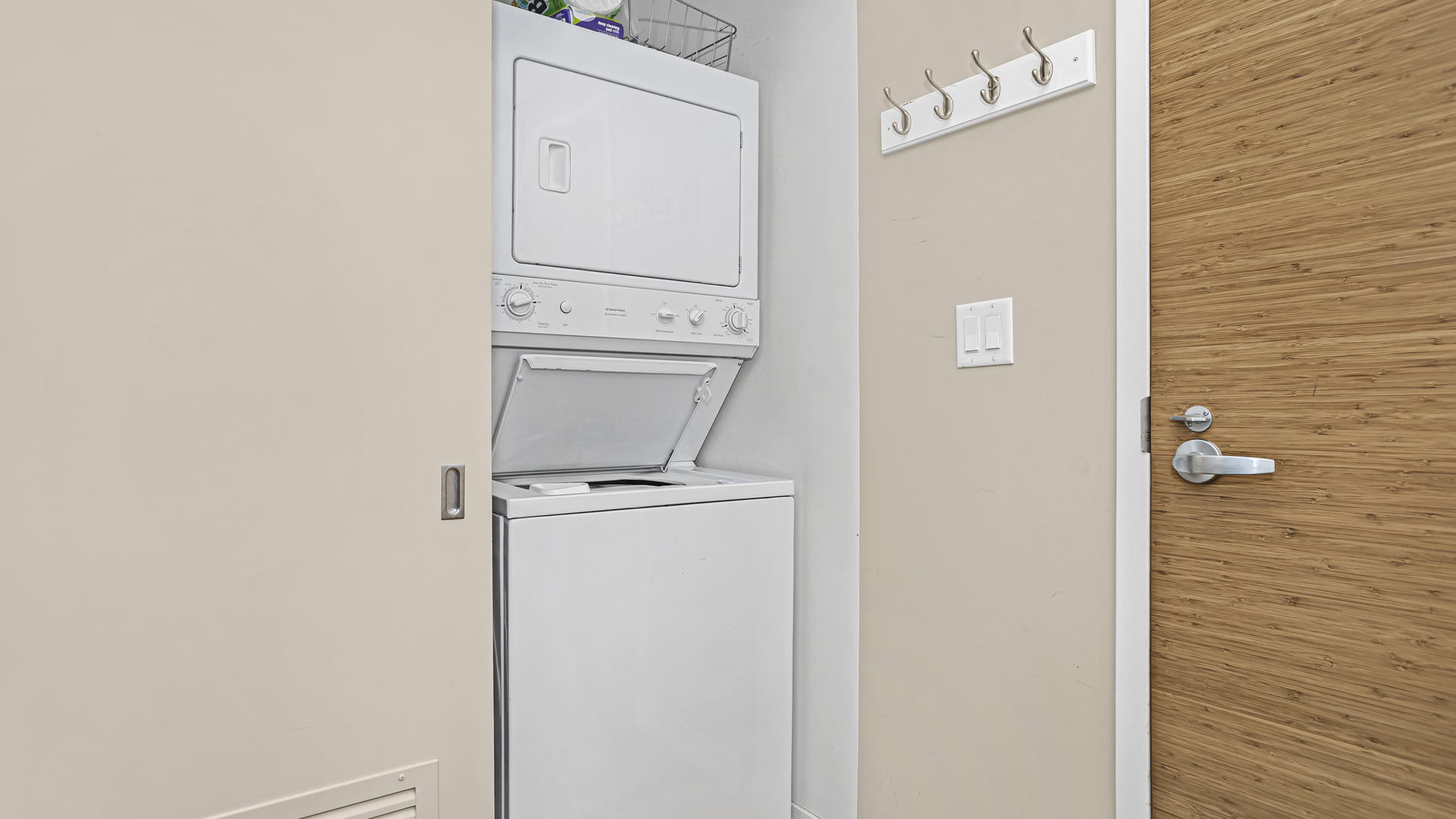 1570 Elmwood Avenue Unit: 1406