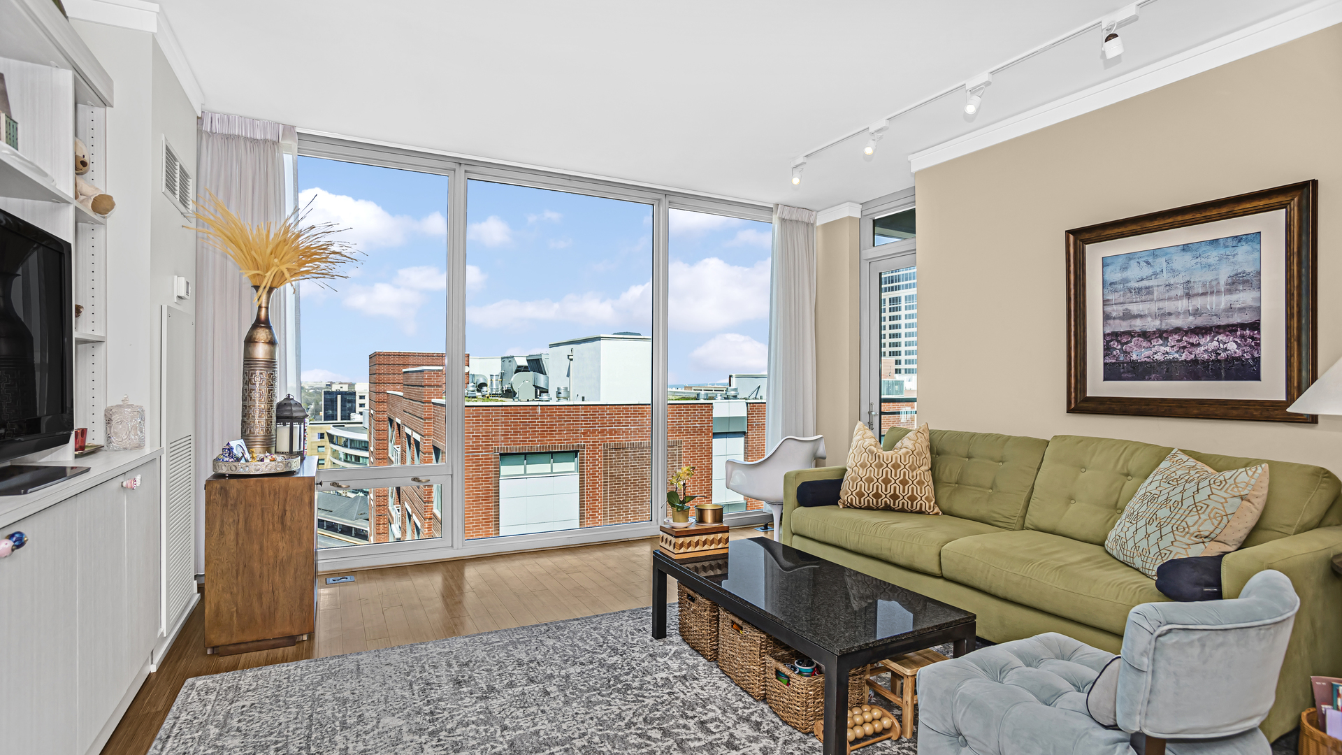 1570 Elmwood Avenue Unit: 1406