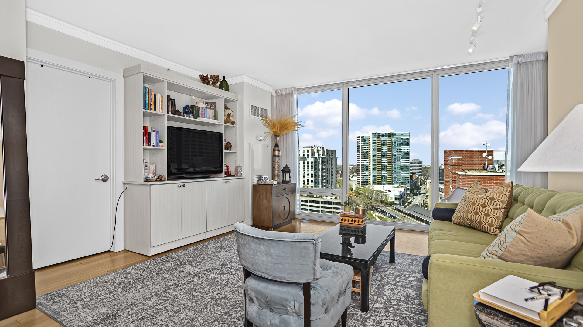 1570 Elmwood Avenue Unit: 1406