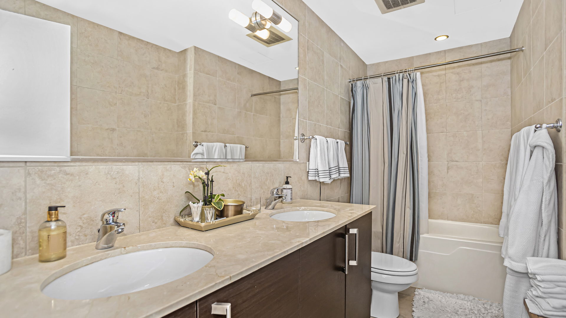 1570 Elmwood Avenue Unit: 1406