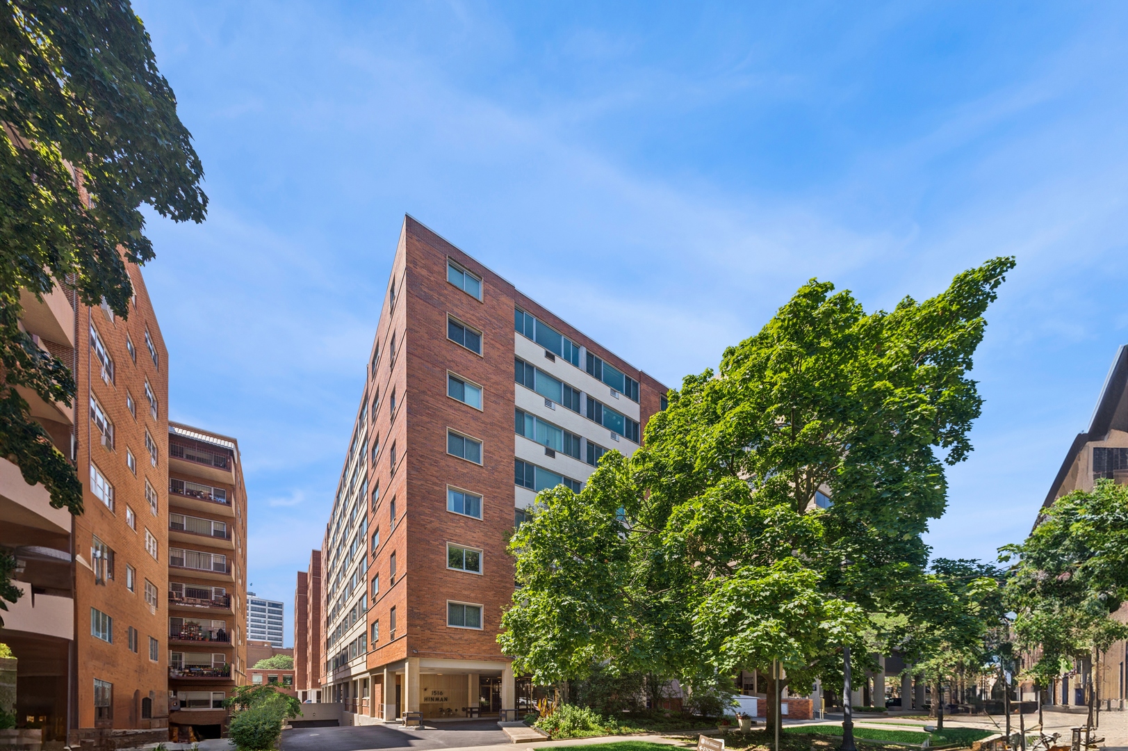 1516 Hinman Avenue Unit: 209