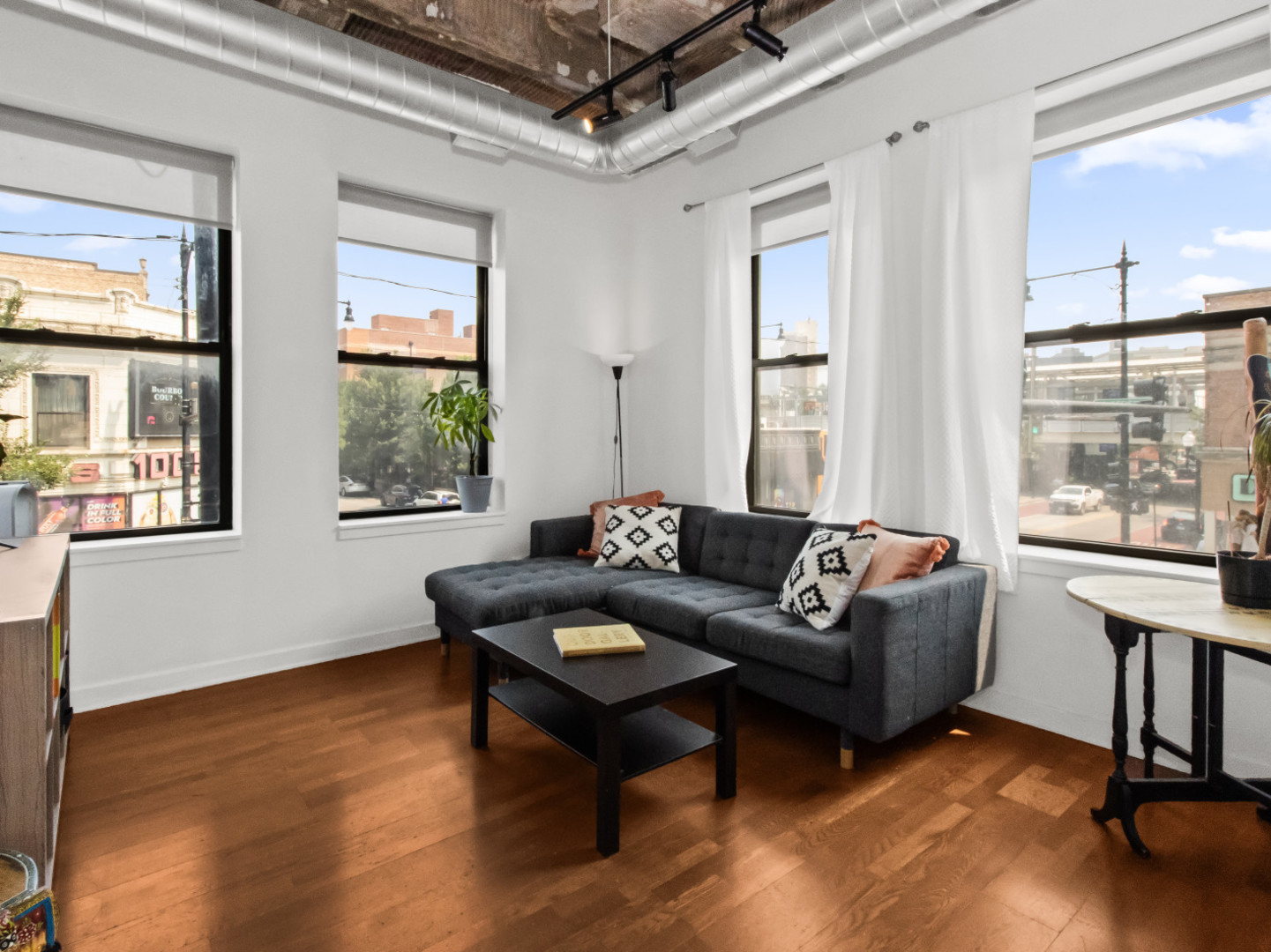 3150 N Sheffield Avenue Unit: 203