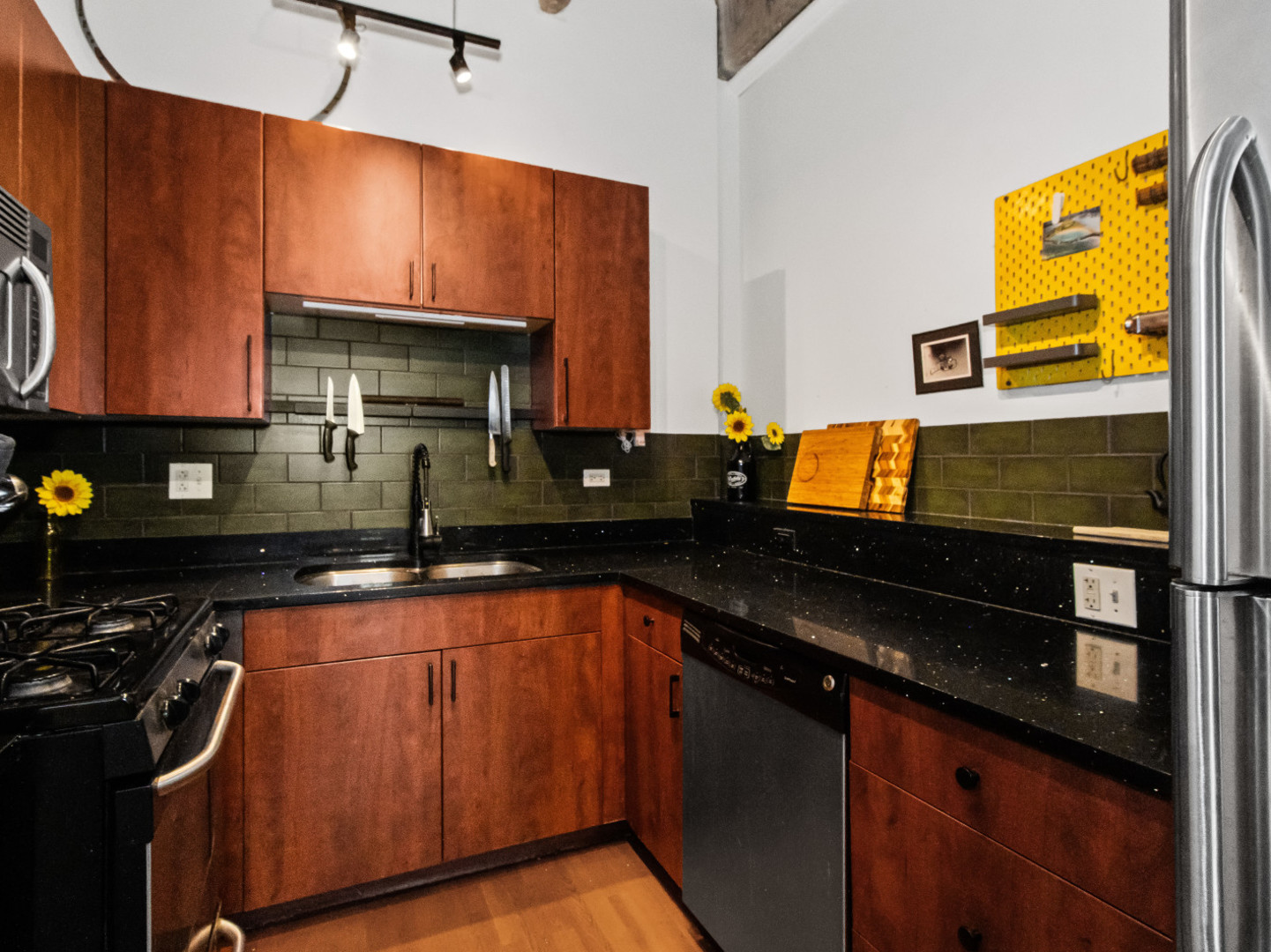 3150 N Sheffield Avenue Unit: 203