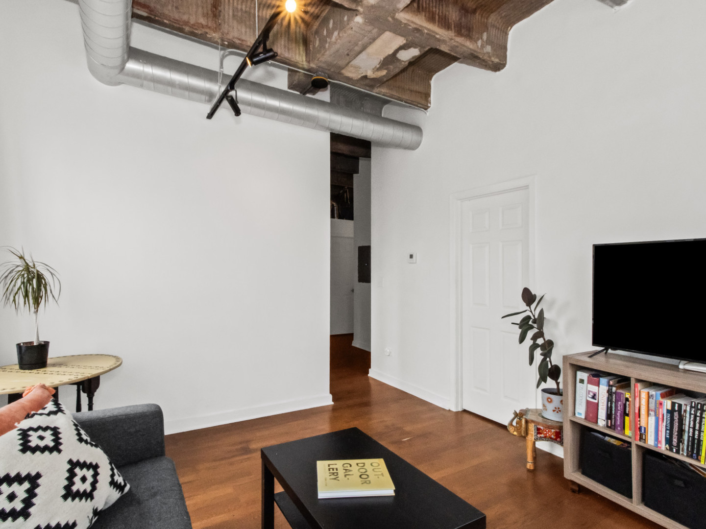 3150 N Sheffield Avenue Unit: 203