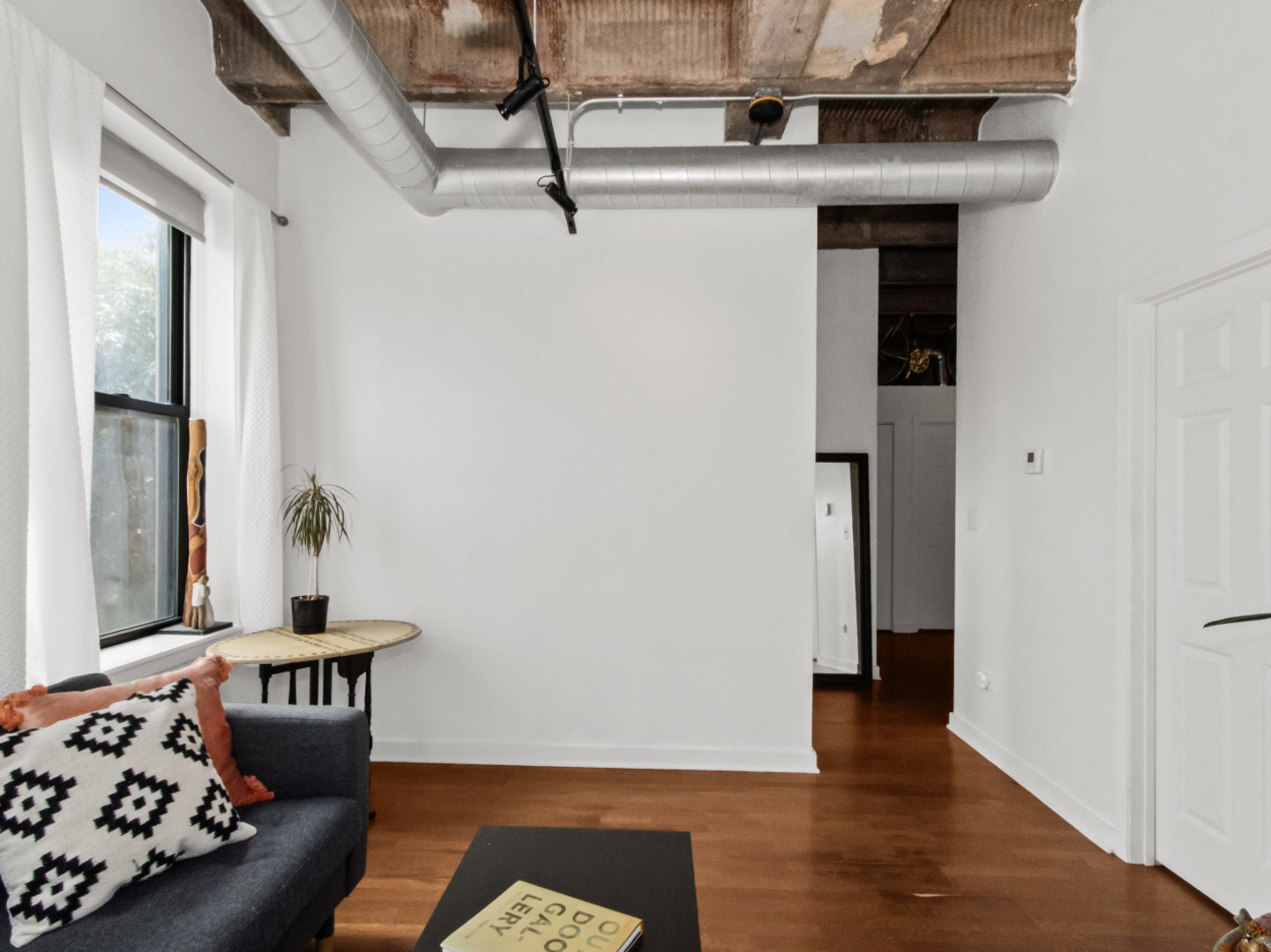 3150 N Sheffield Avenue Unit: 203