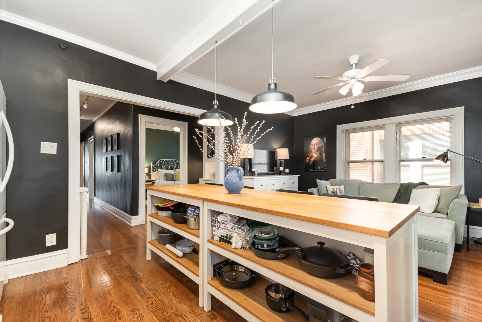 721 Emerson Street Unit: 2W