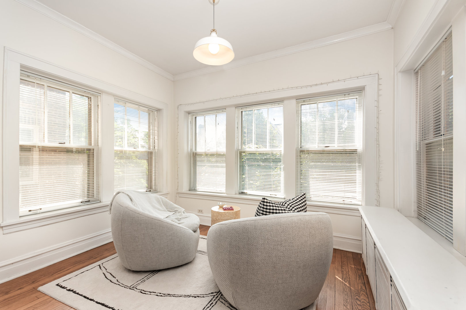 721 Emerson Street Unit: 2W