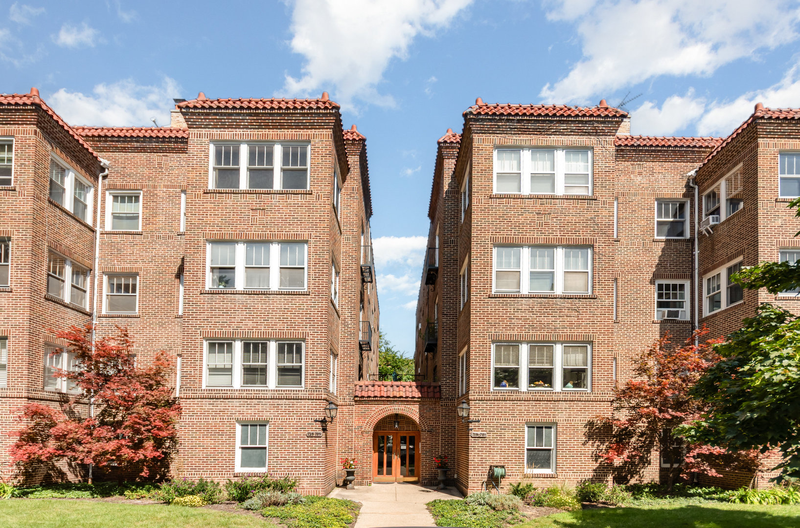 721 Emerson Street Unit: 2W