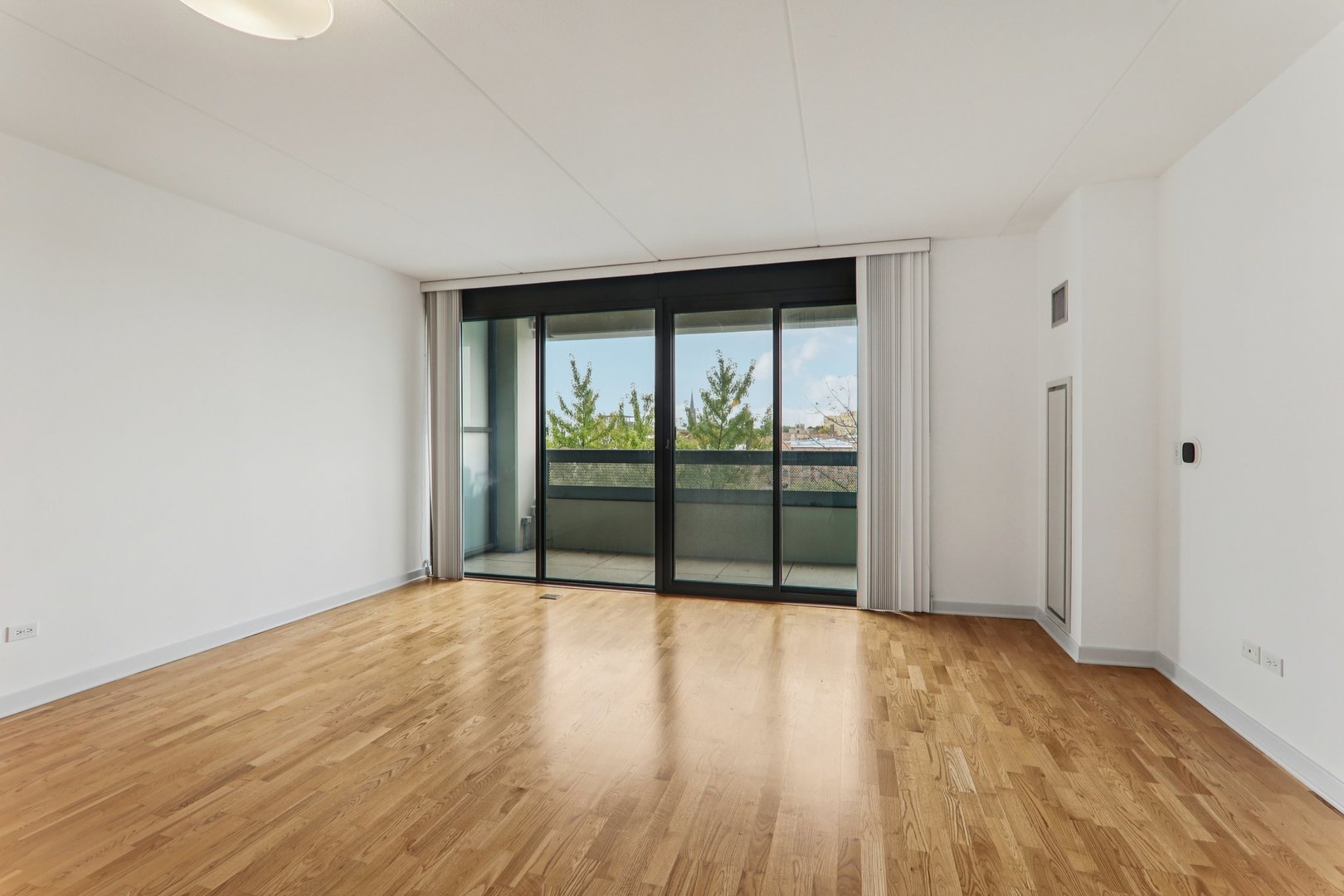 900 Chicago Avenue Unit: 416