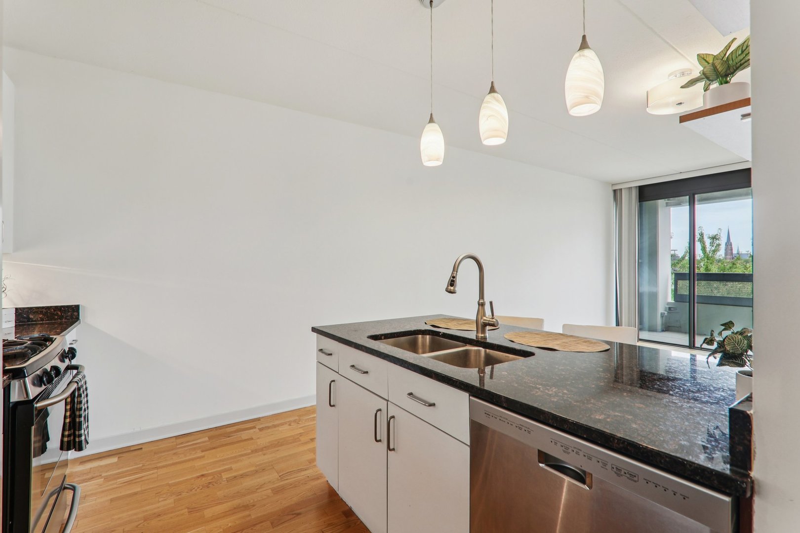 900 Chicago Avenue Unit: 416