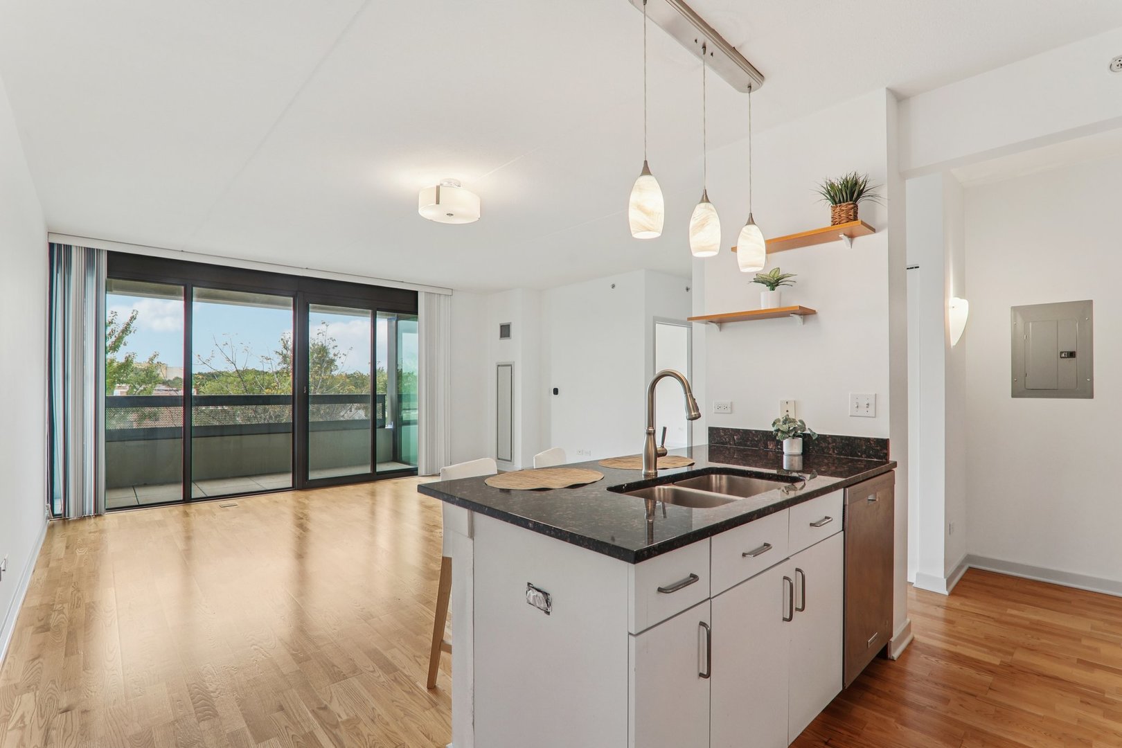 900 Chicago Avenue Unit: 416