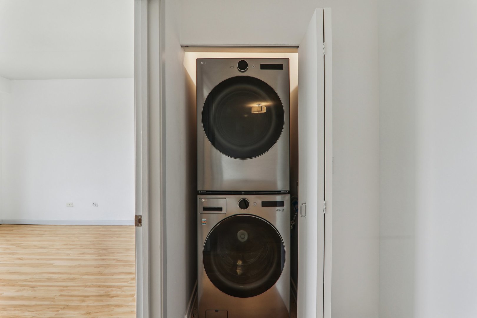 900 Chicago Avenue Unit: 416