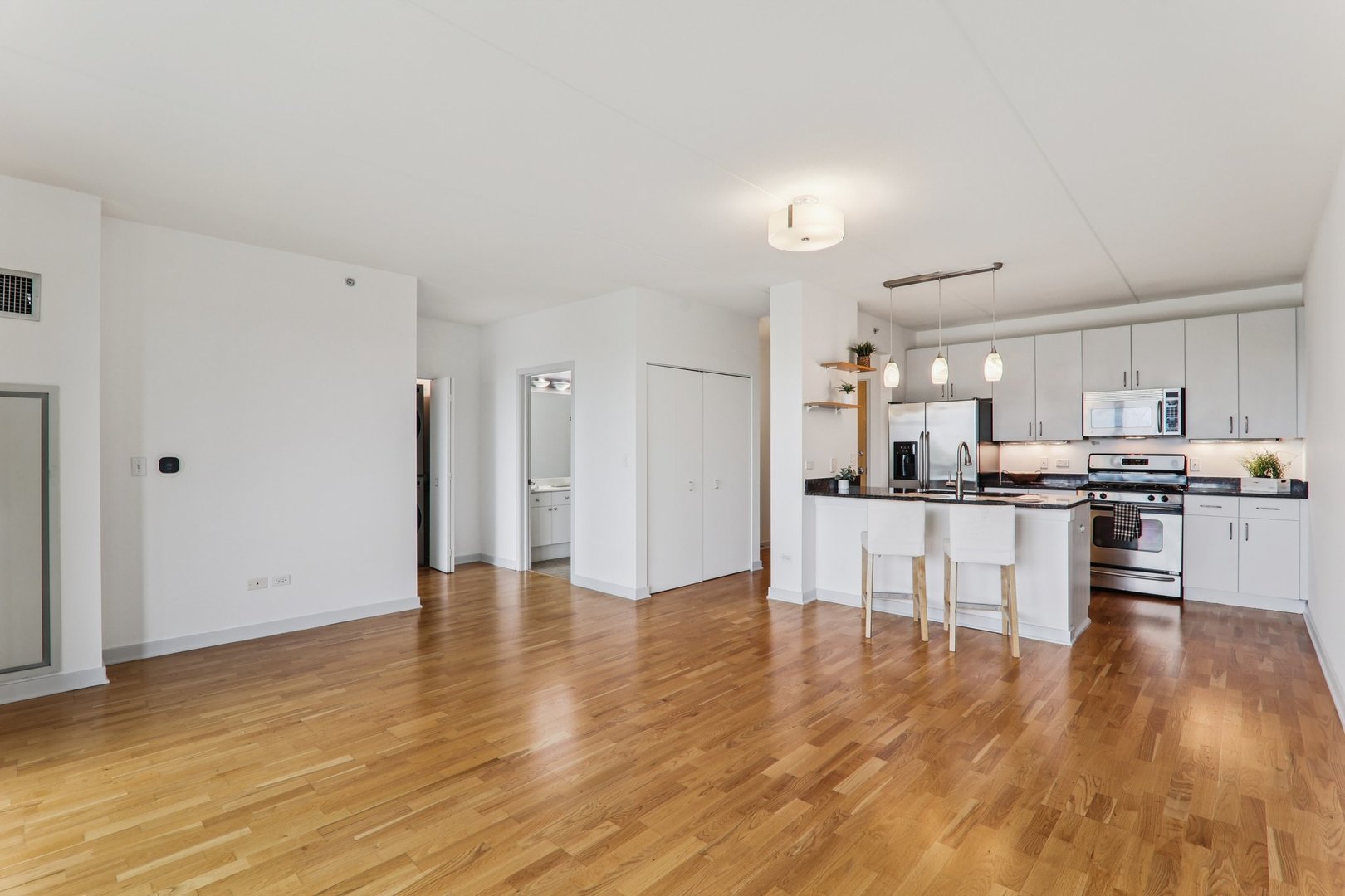 900 Chicago Avenue Unit: 416