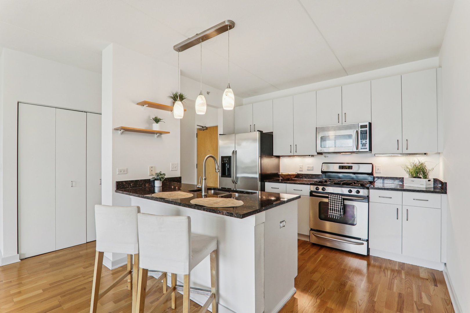 900 Chicago Avenue Unit: 416