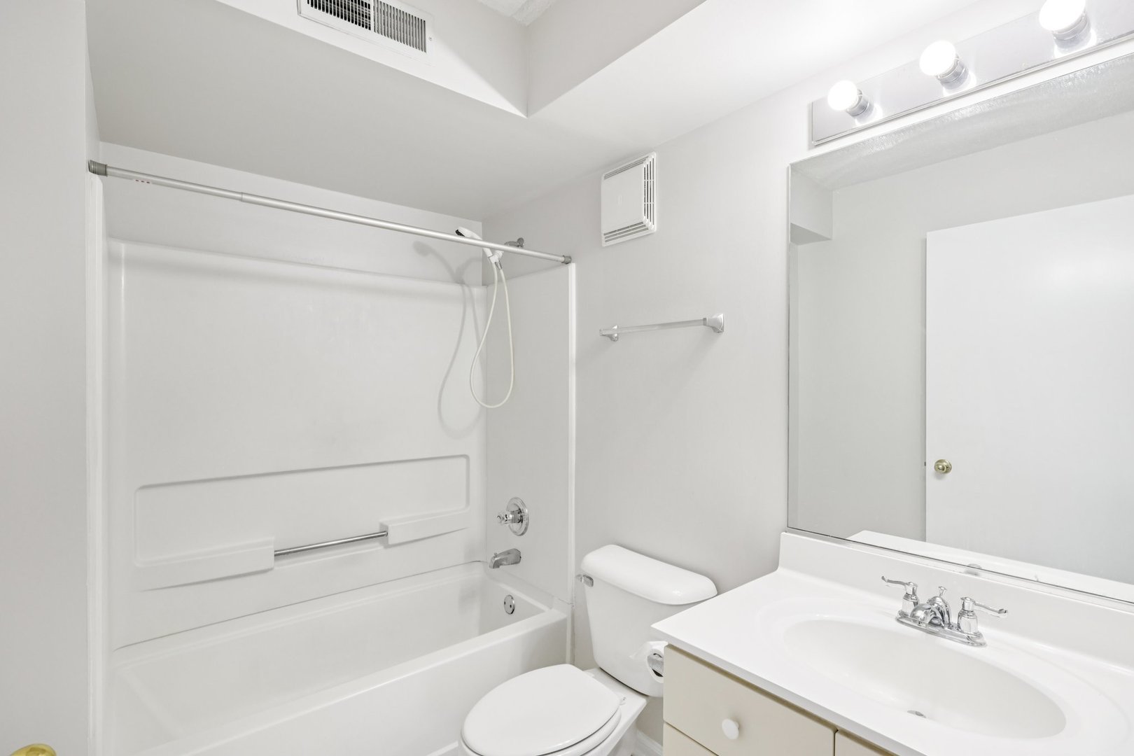 811 Chicago Avenue Unit: 309