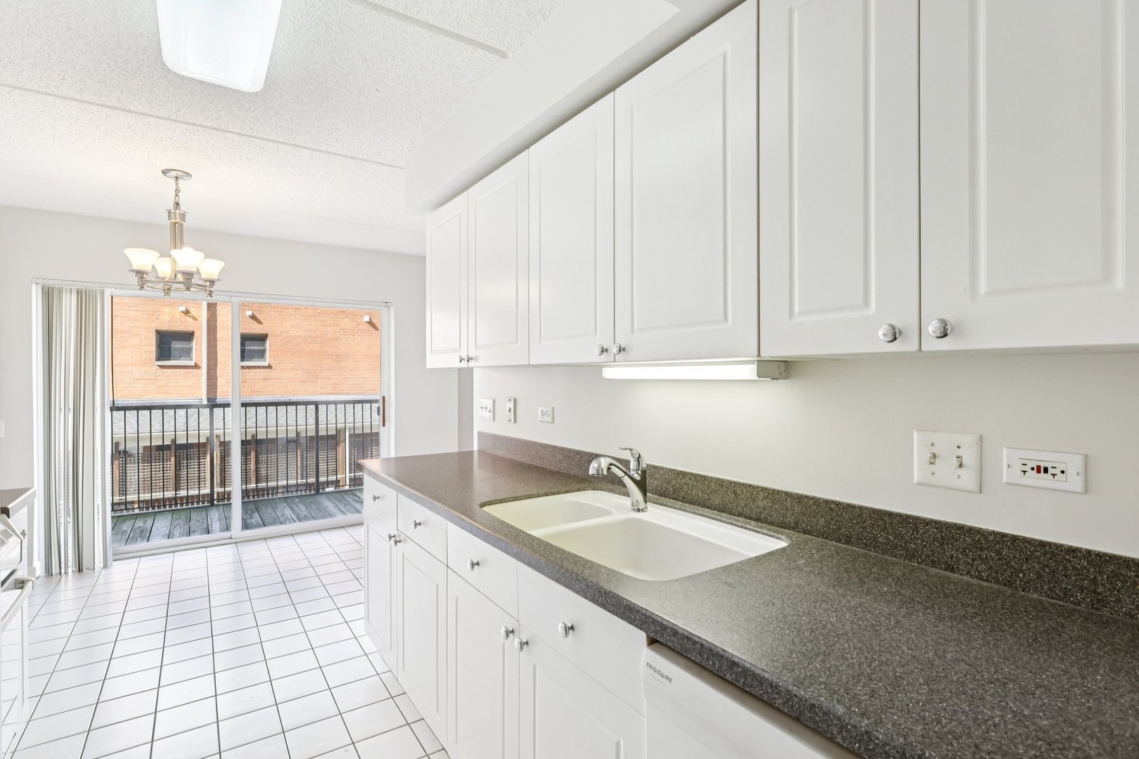 811 Chicago Avenue Unit: 309