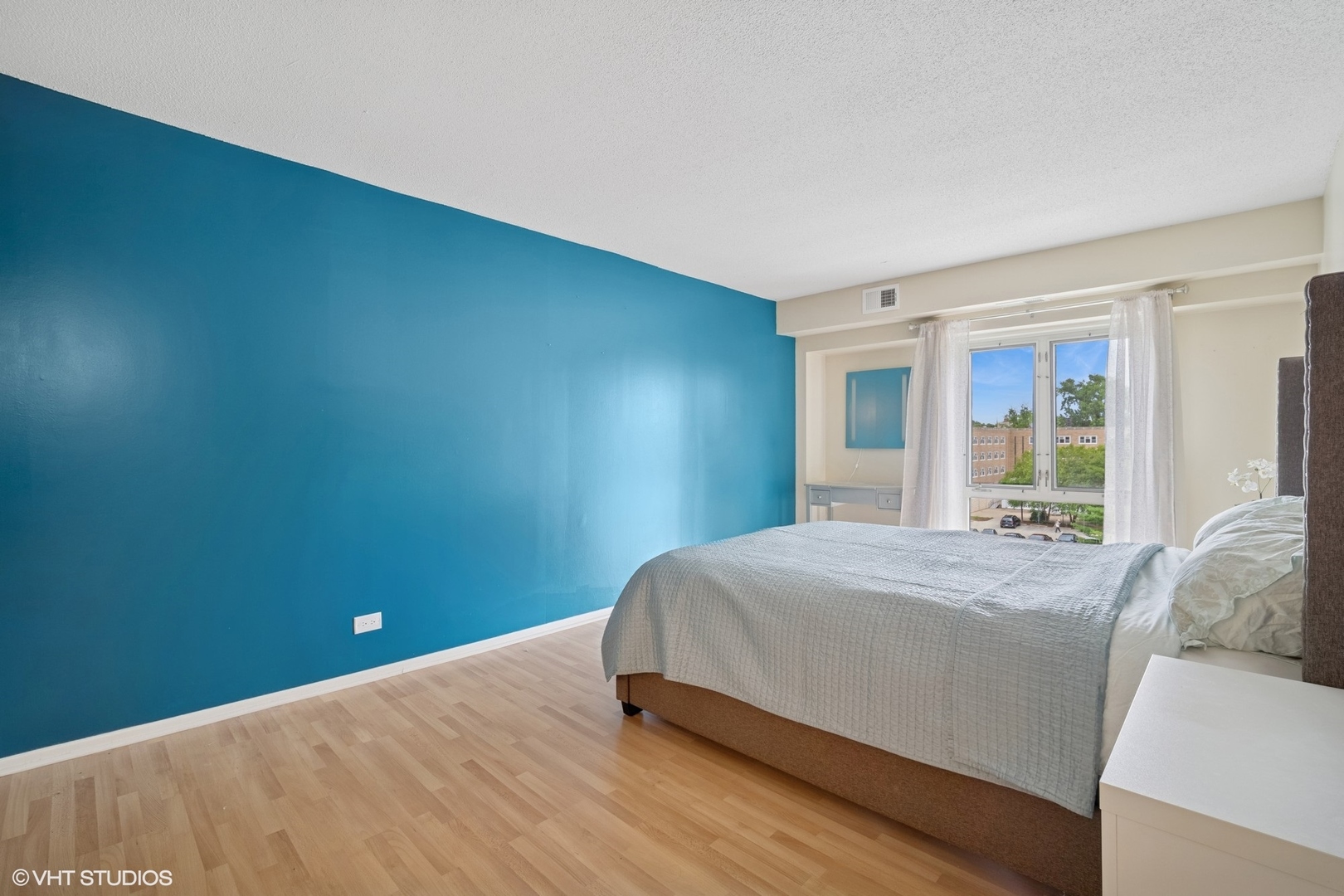 1738 Chicago Avenue Unit: 502