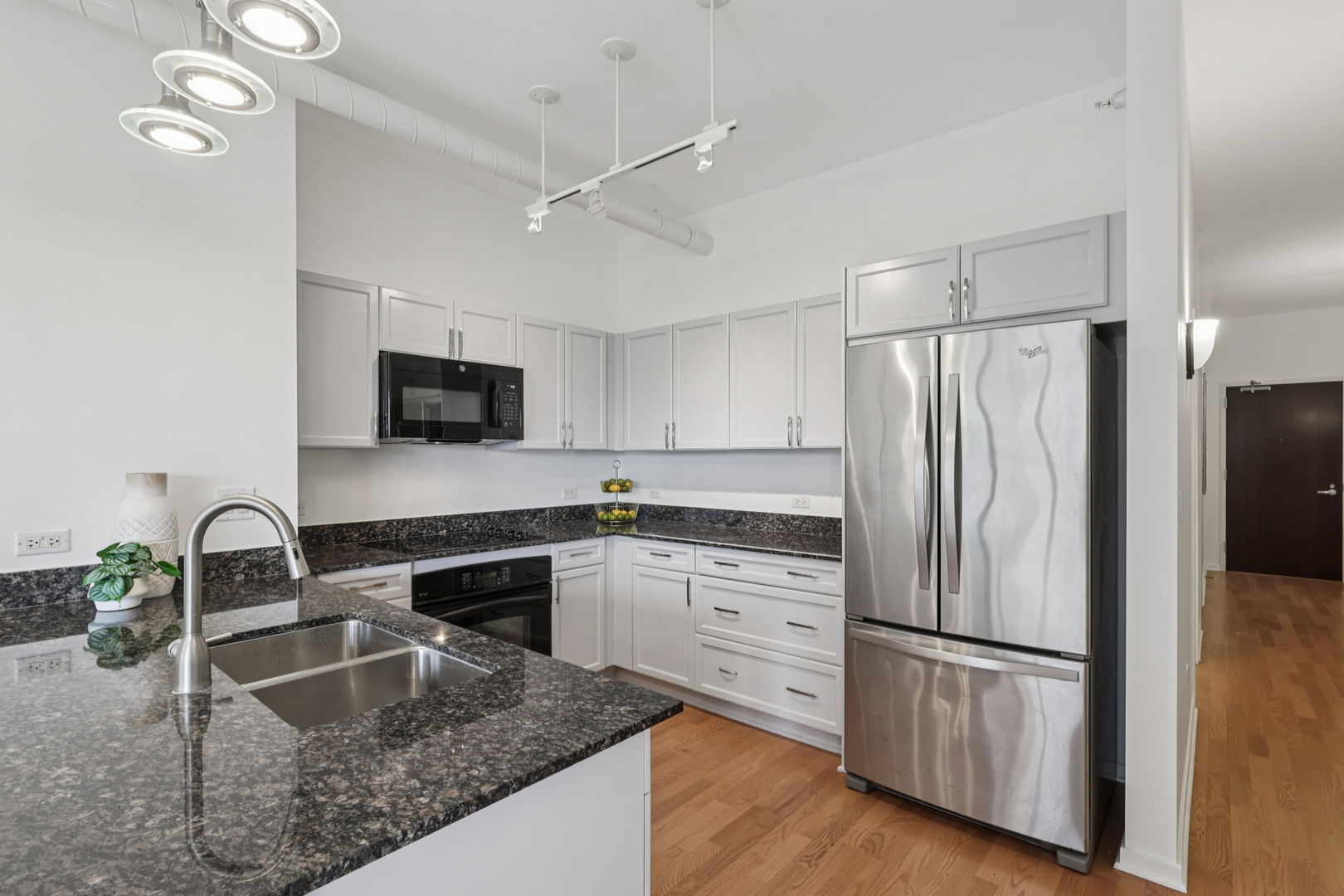 807 Davis Street Unit: 403