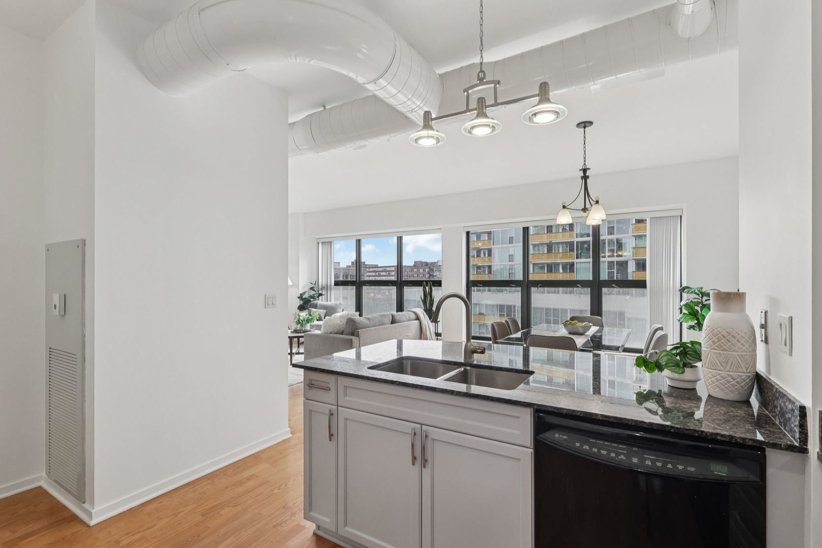 807 Davis Street Unit: 403