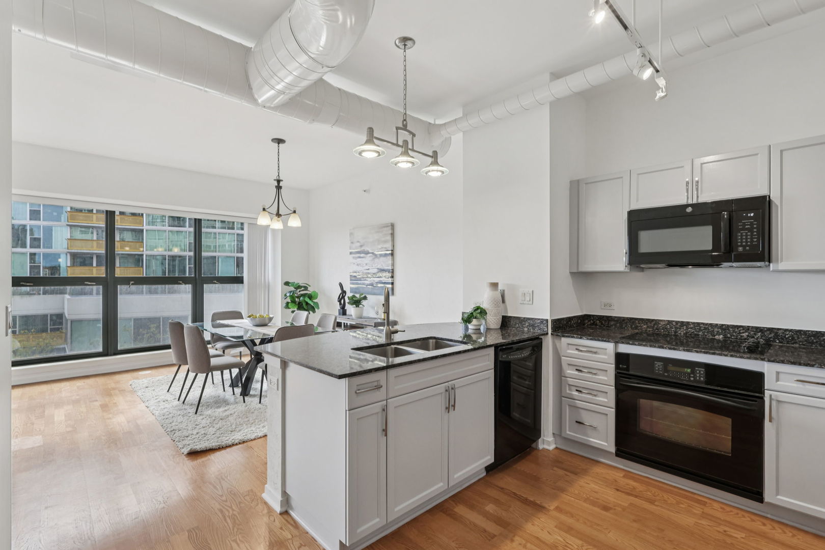 807 Davis Street Unit: 403