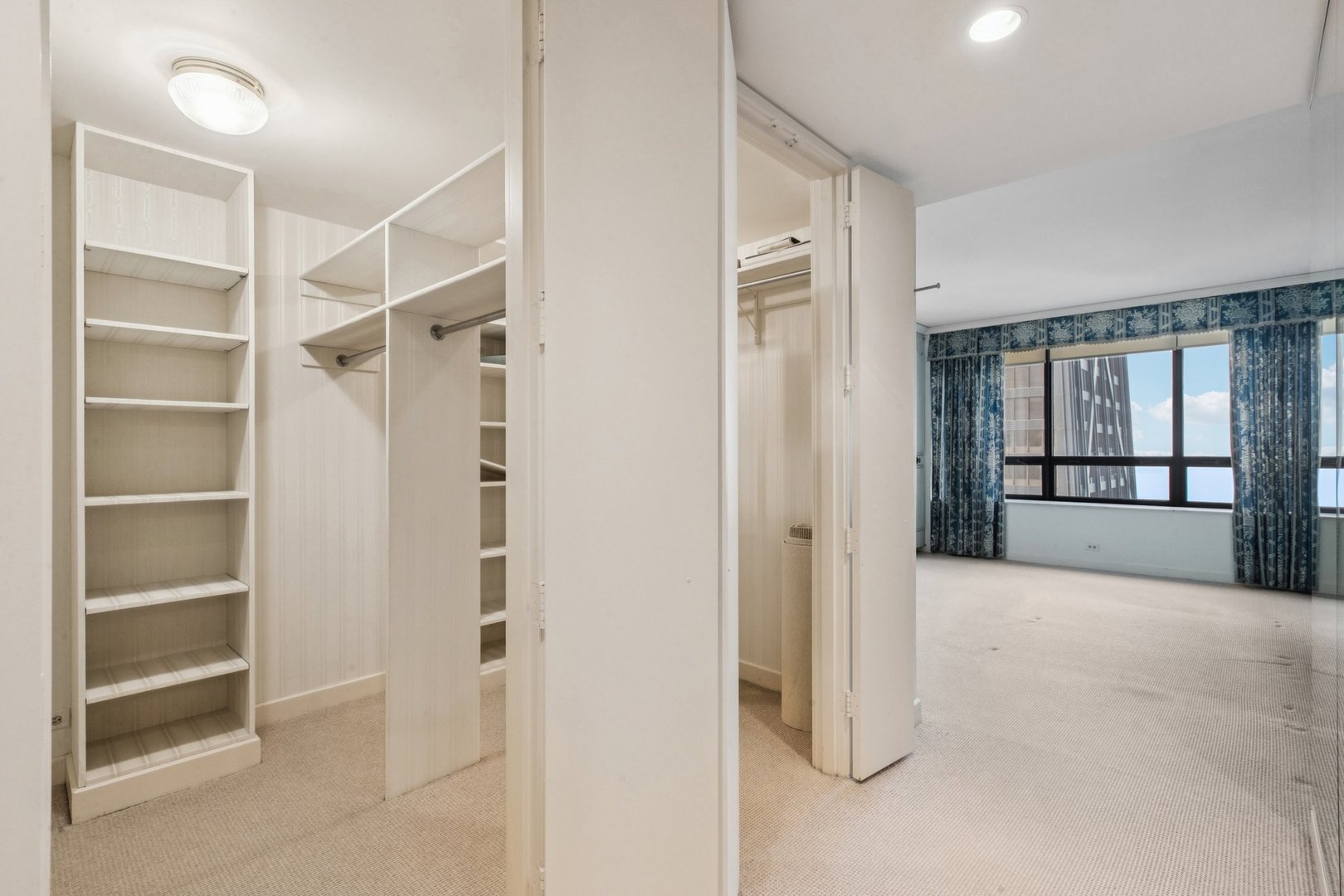 180 E PEARSON Street Unit: 4202