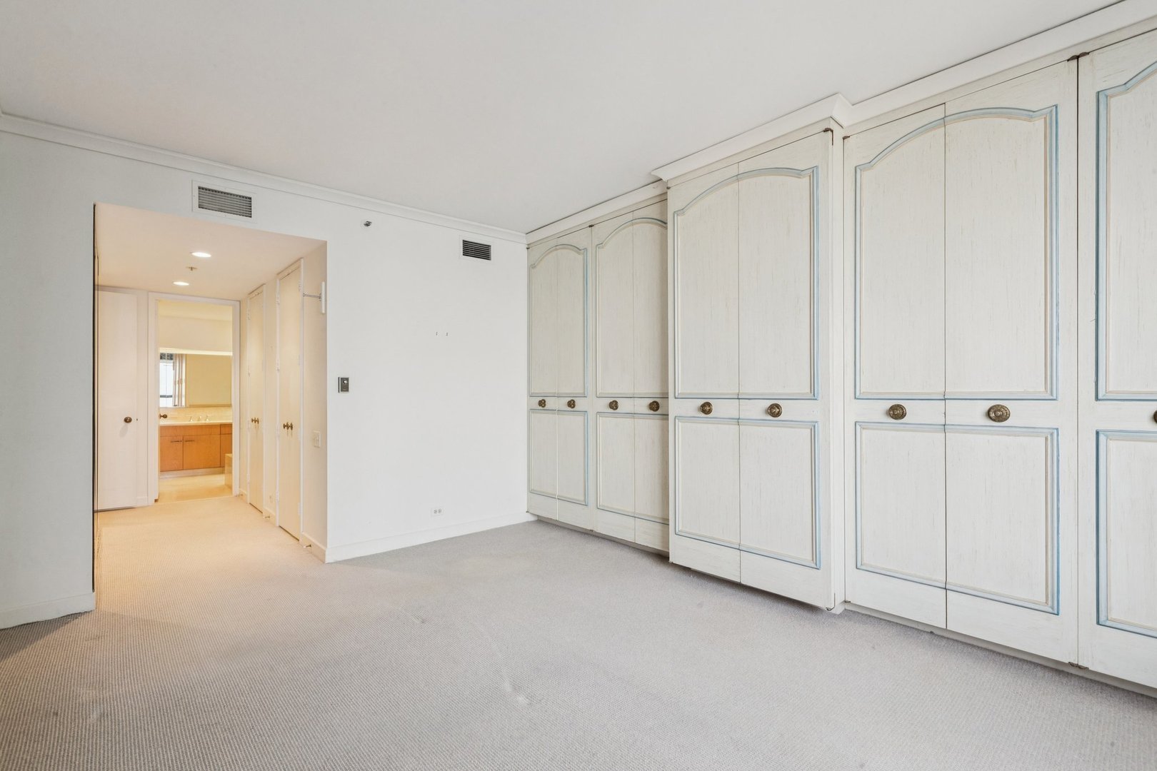 180 E PEARSON Street Unit: 4202