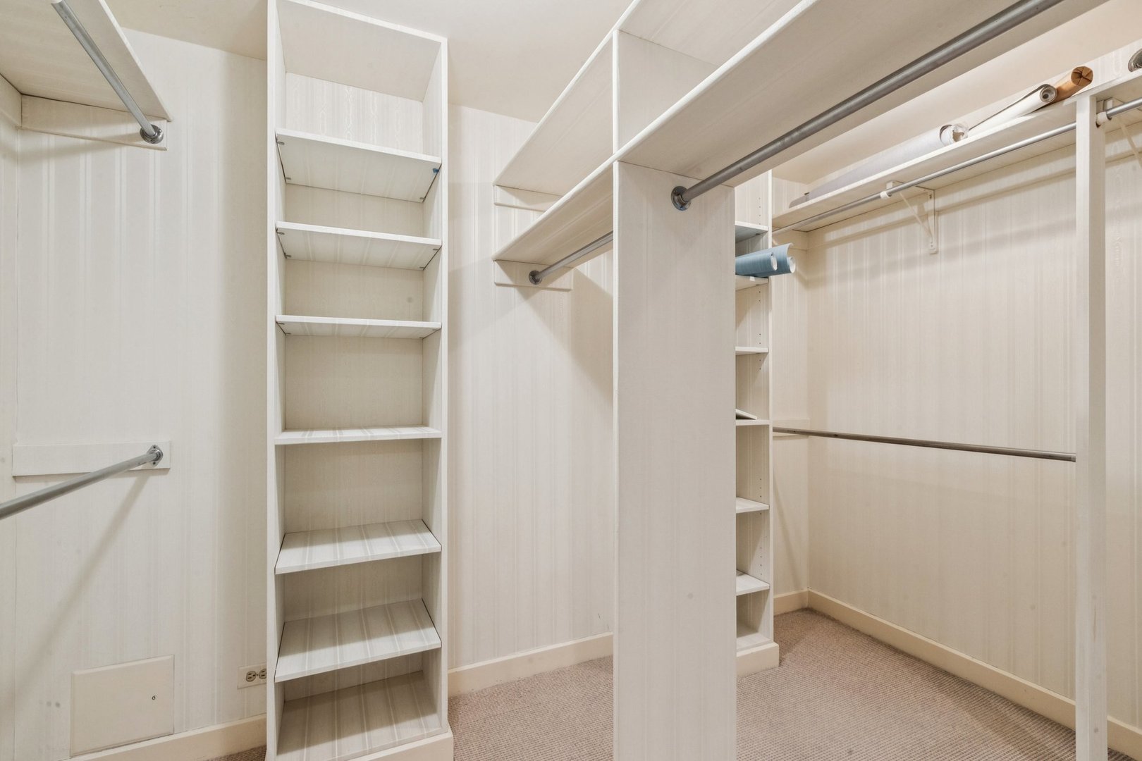 180 E PEARSON Street Unit: 4202