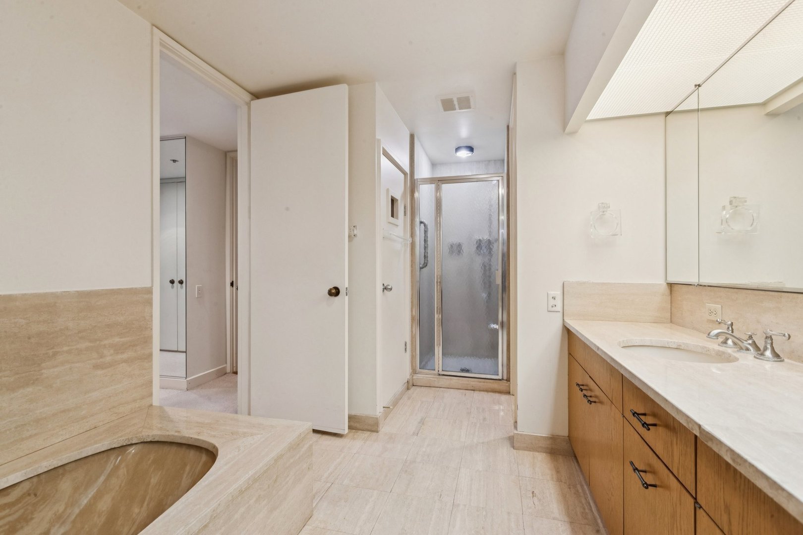 180 E PEARSON Street Unit: 4202