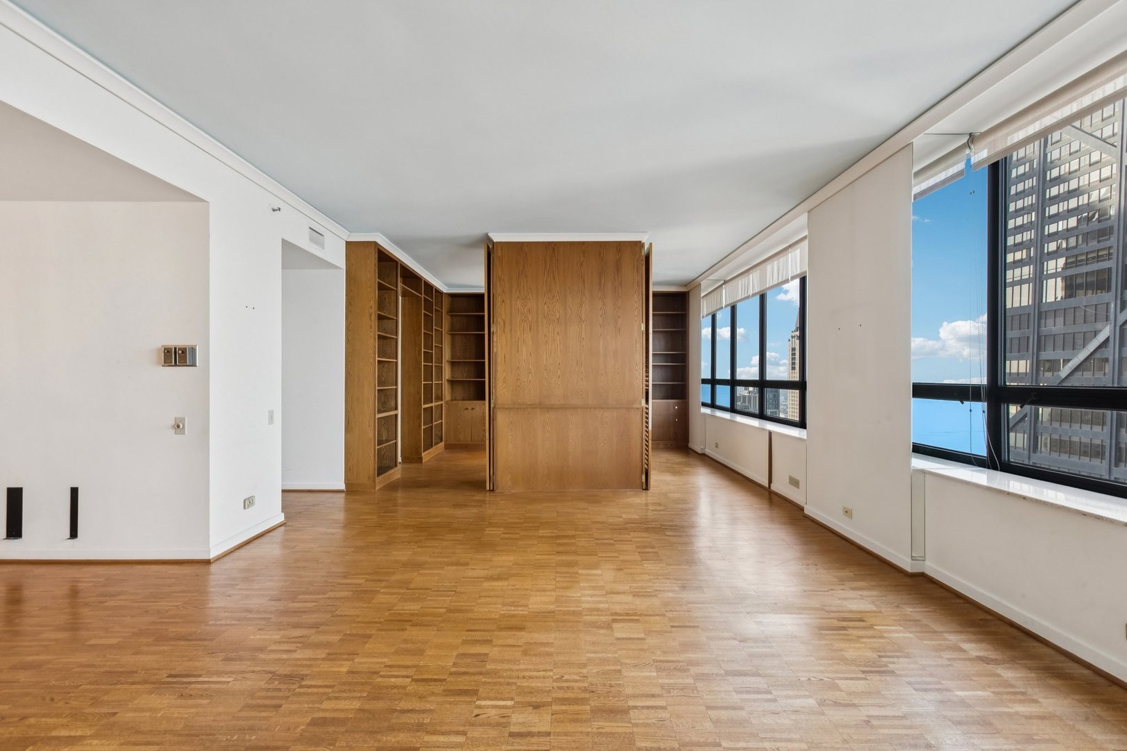 180 E PEARSON Street Unit: 4202