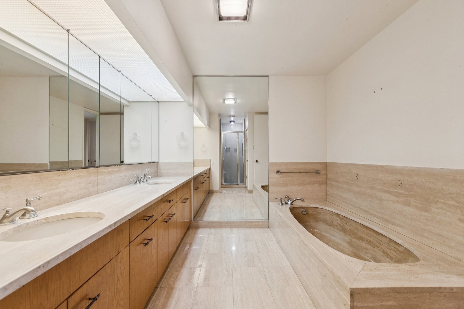 180 E PEARSON Street Unit: 4202