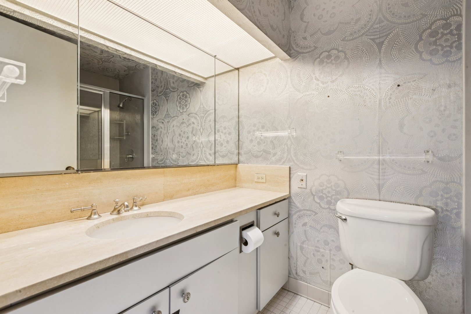 180 E PEARSON Street Unit: 4202